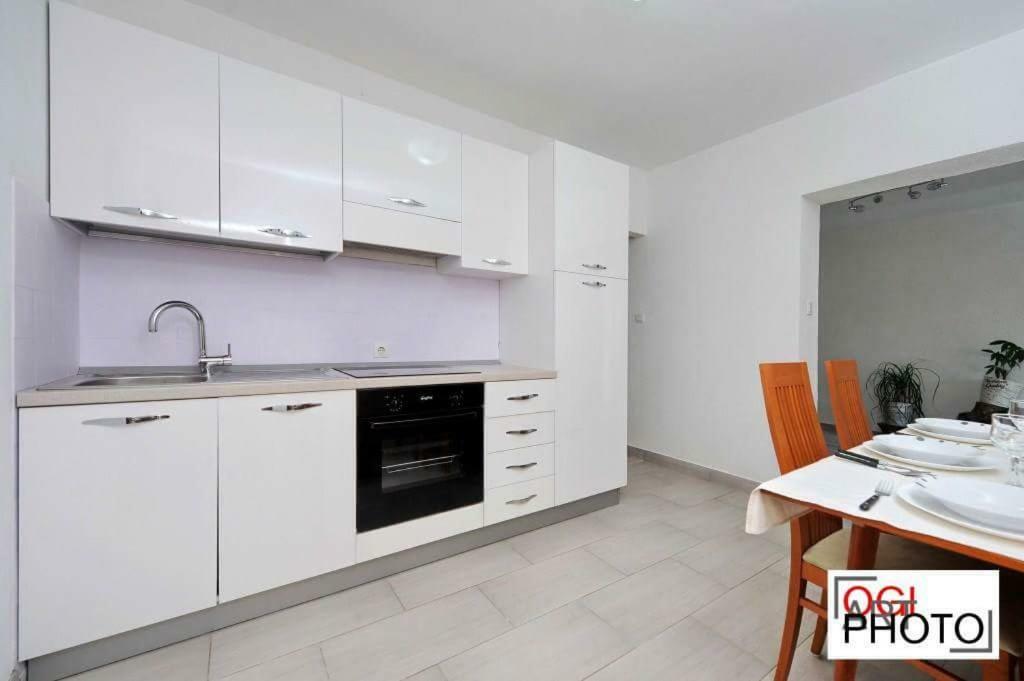 Apartments Marcela Stari Grad  Esterno foto